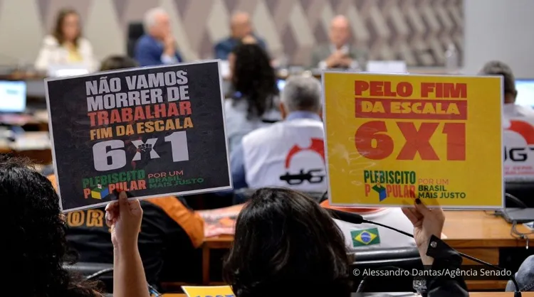 Fim da escala 6x1: coordenador de campanha de Flávio tentou esvaziar proposta em votação com outra PEC que piora condições de trabalho