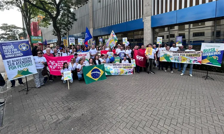 Sindicatos da Fetec-CUT/PR divulgam Campanha 2026 em Curitiba